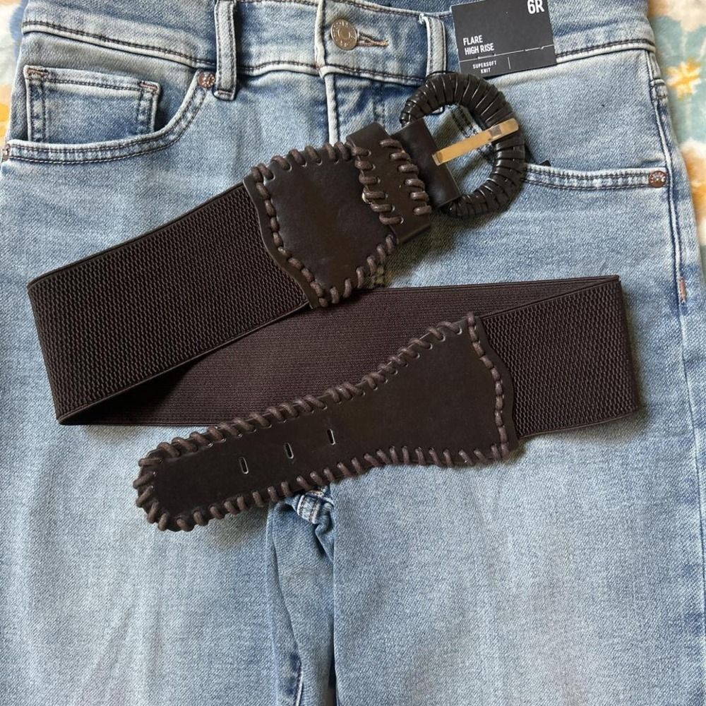 Brown elasticated belt with buckle